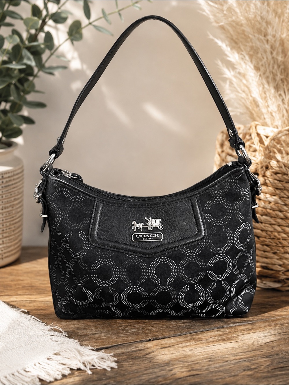oach Black Signature Shoulder Bag 🖤